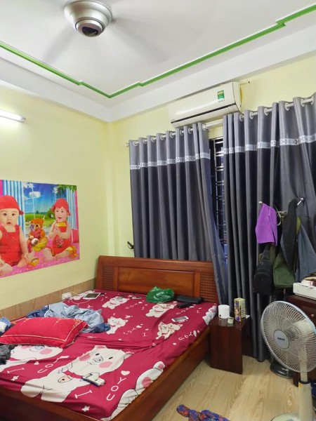 Trong tầm tài chính nhỉnh 2 tỷ Nhà đẹp Ở Ngay Ngô Gia Tự Long Biên.