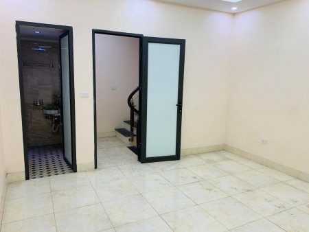 Bán nhà siêu đẹp Ngã Tư Sở - Trường Chinh, dt 30m2, 6 tầng, cách mặt phố 20m, lô góc