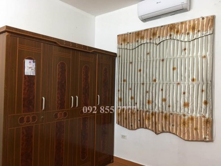 Bán nhà dân xây 4 tầng, diện tích 48m2 phố Nguyễn Văn Cừ, Long Biên. Giá đầu tư