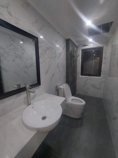 Cần bán nhà riêng dtsd 34m2, 6 tầng, giá bán 4.5 tỷ, phố Cù Chính Lan, Trường Chinh, Thanh Xuân