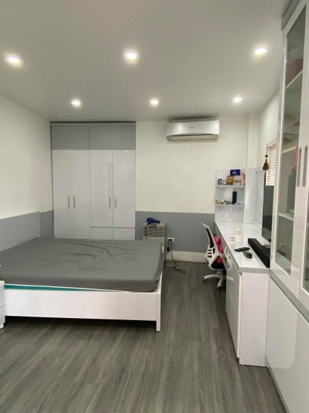 Nhà đẹp mặt phố Vip view hồ 3 mẫu kinh doanh đỉnh, đường 3 ô tô tránh, sổ nở hậu