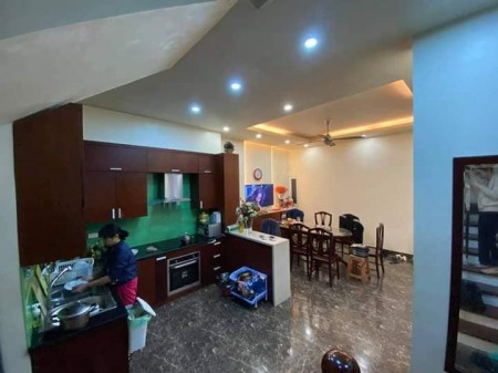 Bán gấp nhà nguyên căn diện tích sử dụng 60m2 khu Đống Đa, ô tô 7 chỗ vào nhà, sổ sẵn