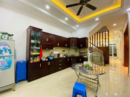 Bán nhà đường Ngô Gia Tự Long Biên, kinh doanh, ô tô tránh, dtsd 110m2, nhỉnh 5 tỷ