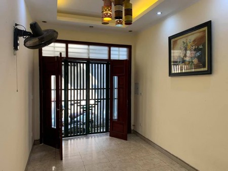 Chỉ hơn 2 tỷ sở hữu ngay căn nhà tại ngõ 179 phố Vĩnh Hưng Quận Hoàng Mai dt 35m2, 3 tầng