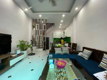 Bán nhà siêu Vip an sinh, ngõ 120 Hoàng Quốc Việt Hà Nội, dtsd 38m2 giá nhỉnh 2 tỷ
