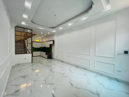 Bán nhà cực hiếm Cổ Linh, Thạch Bàn, Long Biên, ô tô đỗ cửa, diện tích 4-m2, giá bán 3.8 tỷ