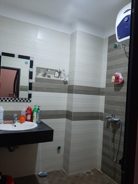 Bán nhà ở ngay 5 tầng giá nhỉnh 3 tỷ, diện tích 42m2, ngõ Mai Hương, Quận Hai Bà Trưng
