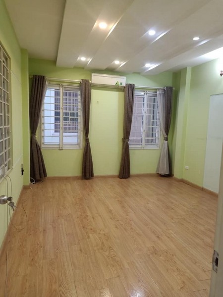 Bán nhà nguyên căn đẹp ngõ Đội Cấn, Quân Bà Đinh, dt 33m2, 6 tầng, mt 4m, giá 4.05 tỷ, lh 0975513371