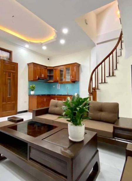 Bán nhà đẹp 5 tầng dt 35m2, phố Vĩnh Hưng, khu vực nhiều tiện ích, giá bán chỉ 2.65 tỷ