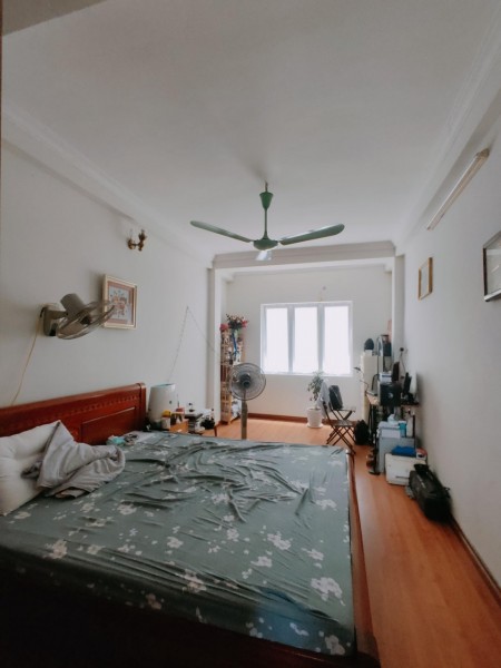 Bán gấp, nhà đẹp, ở luôn, giá cực sốc, Thụy Khuê 35m2x5T, MT3.3m. Giá nhỉnh 2 tỷ.