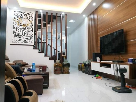 Bán nhà Giải Phóng - cách 18m ra mặt phố, DT: 40m2 giá 2,7 tỷ, liên hệ: 0944523668