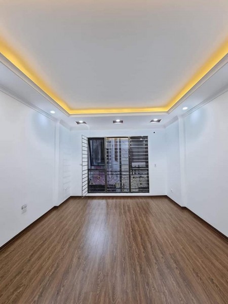Bán Nhà Đường Nguyễn Lân ngõ ô tô tránh 3 mặt thoáng diện tích 40m2, 5 tầng, giá 5 tỷ 4