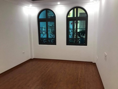 Cần bán gấp nhà nguyên căn đường Bồ Đề diện tích 33m2 xây chắc chắn giá đầu tư tốt