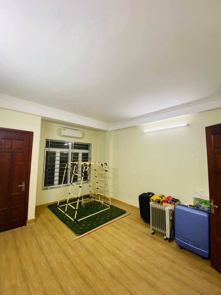 Bán nhà nguyên căn Hoàng Hoa Thám Tây Hồ, ở sướng, dt 30m2, giá nhỉnh 2 tỷ, lhcc