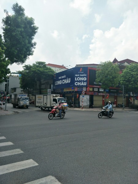 Bán gấp nhà cấp 4 mặt đường Trường Lâm 60m2, giá 9 tỷ, Kinh doanh đỉnh, Vỉa hè đá bóng.