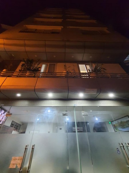 Bán toà nhà 9 tầng, trung tâm phố Trần Thái Tông, Lô góc, Hàng xóm Đại Sứ Quán Mỹ.