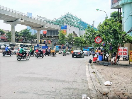 CCMN Cầu Giấy. Dòng tiền 1.2 tỷ/năm dt 100m2, mặt tiền khủng, Sổ chính chủ. Giá 10.x tỷ