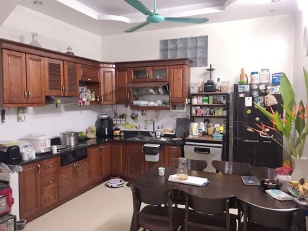 Nhà đẹp làng Ngọc Hà, ngõ đẹp, cho tây thuê hiệu suất cao, Hoàng Hoa Thám 48m2x5T, Mt4m. 4.75 tỷ.