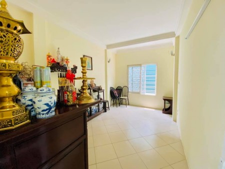 Bán gấp nhà Khâm Thiên, diện tích sử dụng 52m2, 5 tầng, nhà đẹp lung linh, 4 tỷ hơn, lh 0923250196