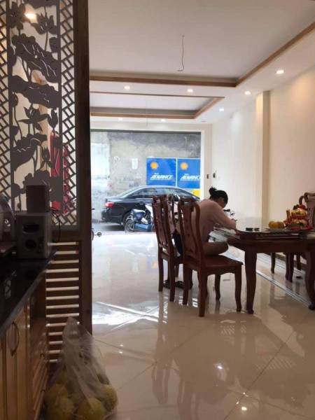 Bán nhà Lĩnh Nam, ô tô đỗ cửa, kinh doanh thuận lợi, 41m2 x 5 tầng, mt 4m, giá 6 tỷ