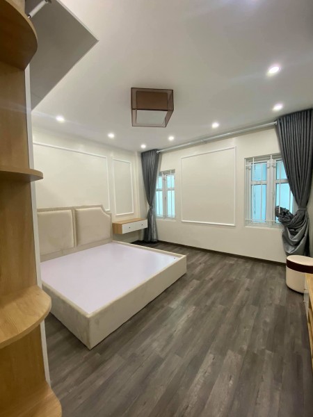 Bán nhà diện tích sử dụng 58m2 ô tô đỗ cửa Hoàng Văn Thái, Quận Thanh Xuân, giá 5 Tỷ 8