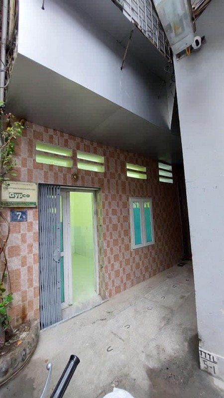 Bán nhà Phố Nguyễn Trãi giao với Nguyễn Xiển, nhà 4 tầng, giá 1,95 tỷ, lh 0346998789