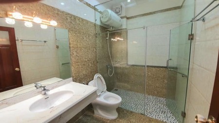 Bán nhà Hoàng Quốc Việt hai mặt ngõ ô tô tránh gara mặt tiền 5m, liên hệ 0974609992
