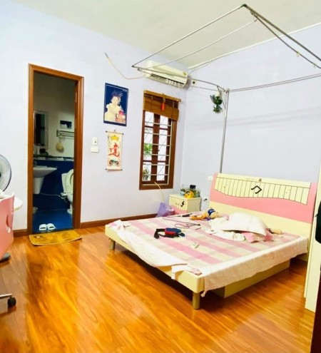 Bán Nhà Đường CMT8, Quận 10, diện tích sử dụng 24m2, đúc 2 lầu, 2 phòng ngủ, giá 3 tỷ
