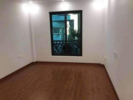 Chính chủ cần bán nhà nguyên căn Ái Mộ cần bán dtsd 35m2 đúc 3 tầng giá hót