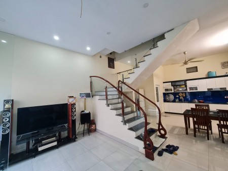 Bán nhà siêu hiếm phố Kim Ngưu kinh doanh ô tô đỗ cửa vào nhà diện tích 55m2, giá 7.9 tỷ.