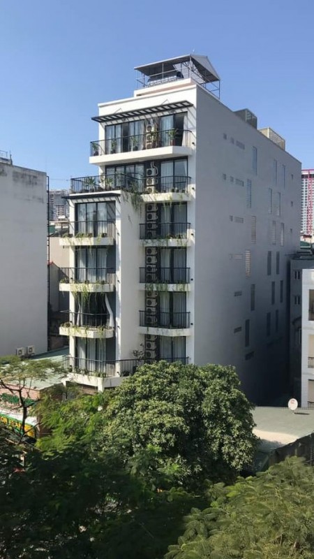 Tòa nhà căn hộ dịch vụ mặt phố Dịch Vọng Hậu 38 căn Studio&Apartment dt 300m2, giá 105 tỷ