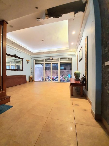 Bán apartment Âu Cơ Tây Hồ đúc kiên cố 6 tầng kiên cố, kiến trúc nhà đẹp, giá 11 tỷ, lhcc
