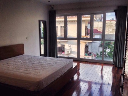 Ô tô chạy vòng quanh nhà nguyên căn đẳng cấp 4 tầng dtsd 95m2, chủ xịn giá 12 tỷ Nguyễn Văn Cừ