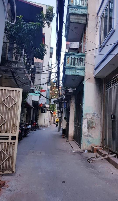 Bán nhà Ngõ 197 Trần Phú Quận Hà Đông, ngõ thông, ô tô đỗ cửa, dt 35m2, 3 tầng, giá chỉ 4.05 tỷ