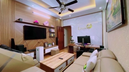 Bán nhà nguyên căn dt 54m2, 6 tầng đúc đẹp, thang máy xịn, ô tô chỉ hơn 9 tỷ, lh 0976469163
