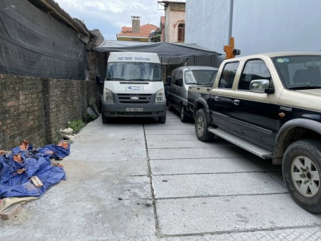 Bán gấp hai mảnh đất 42,9m2 cạnh nhau tại ngõ 366 Ngọc Thụy, ô tô vào tận nhà cực đẹp.