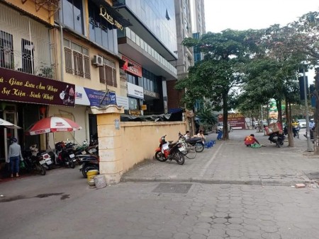 Bán nhà nguyên căn kinh doanh Nguyễn Phong Sắc, dtsd 51m2, giá 4.5 tỷ, lh 0975513371