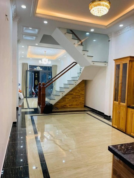 Hot! Lạc Long Quân có nhà cần bán nhà đẹp lung linh ô tô đậu cửa, dtsd 44m2, giá rẻ