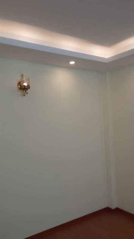 Bán nhà mới Bát Khối gần cầu Vĩnh Tuy diện tích 35m2,5 tầng, mt 4.6m, giá bán 2.65 tỷ