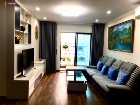Lạc Long Quân, dt 110m2, 6 tầng , 10 căn hộ, 2 sàn VP, ôtô tránh, DT 200tr/tháng