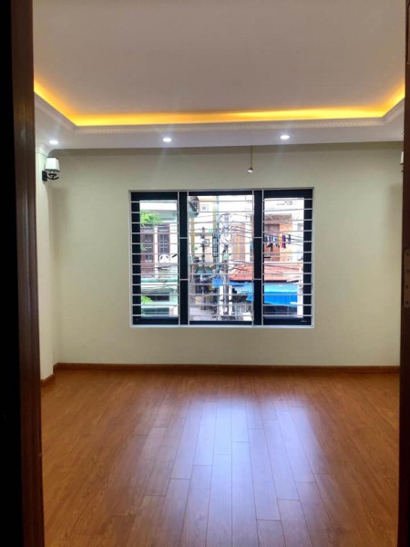 Bán nhà mặt ngõ 210 Hoàng Quốc Việt, Hà Nội, dt 43m2, 5 tầng, giá bán 5.15 tỷ, lh 0902224679