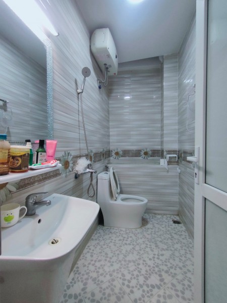 Bán nhà Cầu Diễn, diện tích 51m2, nhà rộng sát hồ điều hoà, giá 3.x tỷ (x mầm non), lhcc