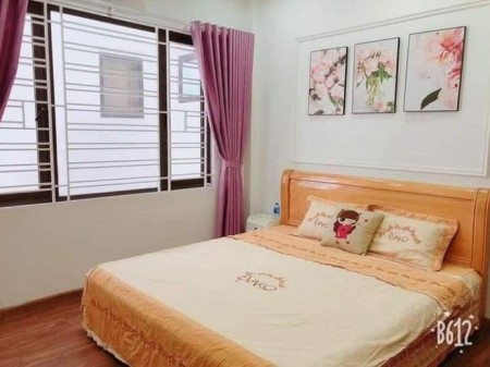 GẤP!!! Bán nhà Nguyễn Sơn, Quận Long Biên 53m2, phân lô ô tô 5.7 tỷ