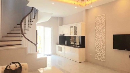 Bán nhà Văn Hương, Đống đa, lô góc, cách phố 20m, nhà 5 tầng đẹp ở luôn, 40m2, 4,35 tỷ
