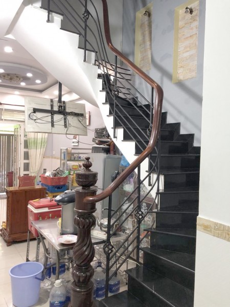 Bán nhà diện tích sử dụng 43m2 có 4 lầu tiện kinh doanh Nguyễn Kim Quận 10