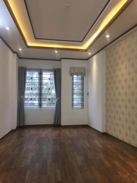 Cần bán nhà đẹp ở ngay Lê Văn Lương, gần ô tô, dtsd 32m2 4 tầng, giá bán nhỉnh 2 tỷ