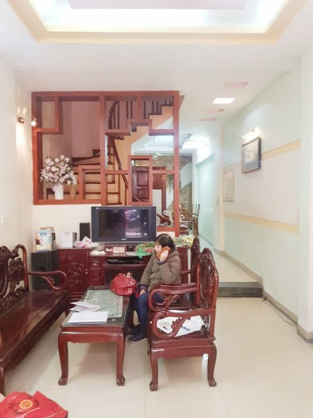 Bán nhà phố Đại Từ, Hoàng Mai, DT 40m2, nhà đẹp, gần phố, giá chỉ 3.5 tỷ. LH 0966456918.