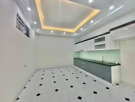 Bán nhà hiện đại với 5 tầng đúc 19 Hoàng Quốc Việt Cầu Giấy Hà Nội dt 30m gia rẻ bèo