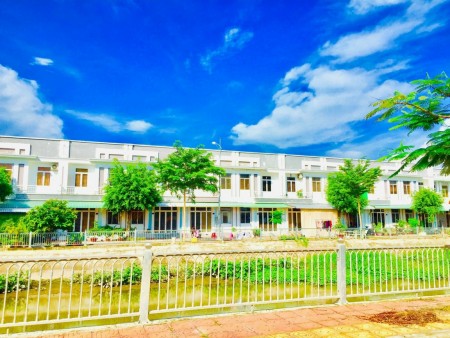 Bán nhà đang xây dựng 1 trệt 1 lầu Hoàng Quân, chiết khấu cao, giá tốt, sổ hồng riêng