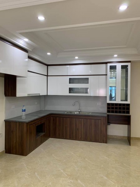 Bán nhà Cầu Giấy, dtsd 42m2, 5 tầng, giá 3.05 tỷ, mới, thoáng, sáng, view đẹp, ngõ to